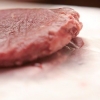 Assar bife em uma caçarola