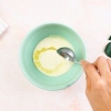 Fazendo creme para clarear a pele