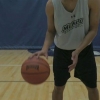 Driblar com uma bola de basquete