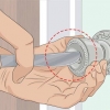 Como abrir uma porta de banheiro trancada