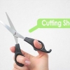 Cortando um corte de cabelo bob