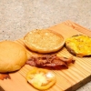 Aquecendo um cheeseburger