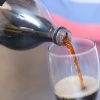 Fazendo uma coca-cola flutuar