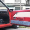 Removendo um painel de porta de um carro