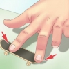 Fazendo um kickflip em um fingerboard