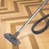 Limpando um piso de linóleo