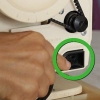 Usando uma máquina de costura