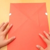 Dobre um coração de origami