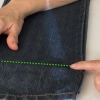 Fazendo bainha de uma calça jeans