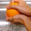Extraindo óleo essencial de cascas de frutas