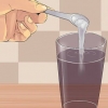 Faça gargarejos com uma solução salina