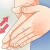 Massageando seus seios