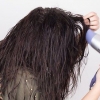 Enrole o cabelo com um lápis