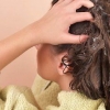 Enrole o cabelo com rolos de espuma