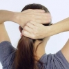 Prenda o cabelo com um lápis