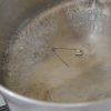 Perfurar sua orelha com um alfinete de segurança