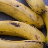 Clarear os dentes com casca de banana
