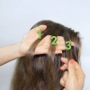 Trançando miçangas no cabelo