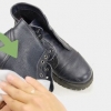 Deixando os sapatos de couro mais macios