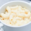 Aquecer o macarrão com queijo