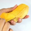 Fazendo suco de manga