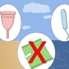 Ir à praia quando está menstruada