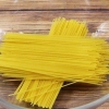 Reaquecendo macarrão no micro-ondas