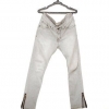 Vestindo jeans skinny