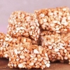 Fazendo guloseimas de arroz krispies