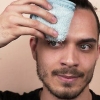 Retocar sobrancelhas para homens
