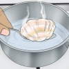 Perfurando um buraco em uma concha sem uma broca