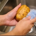 Cozinhar batatas na panela de pressão