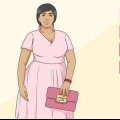 Escolhendo acessórios com um vestido