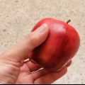 Lavando maçãs