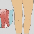 Massageando as pernas