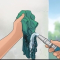 Tirar cheiro de gasolina da roupa