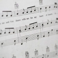 Lendo partituras para piano