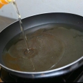 Fazendo biryani de frango