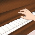 Tocando pauzinhos em um piano ou teclado