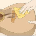 Determinando a idade e o valor de uma guitarra