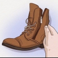 Esticando os canos das botas com um zíper