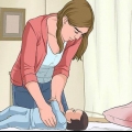 Segurando um bebê