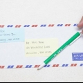 Dobre uma carta e coloque-a em um envelope