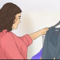 Camuflar uma barriga em um vestido apertado