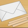 Abrindo um envelope lacrado