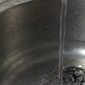 Remover um rótulo de um frasco