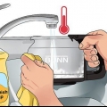 Limpando uma máquina de café com filtro