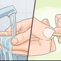 Remova uma lente de contato quebrada