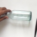 Cortando uma garrafa de vidro
