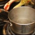Preparando um cachorro-quente